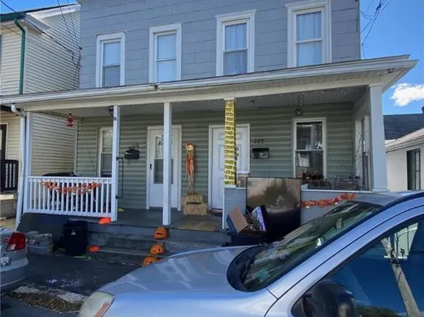207-209 E McMurtrie St, Summit Hill, PA 18250