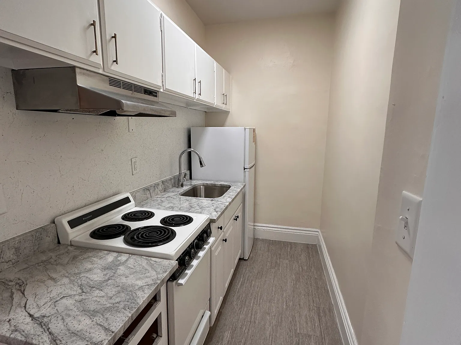 Studio, 9999 sqft, $2,200 — Photo 3