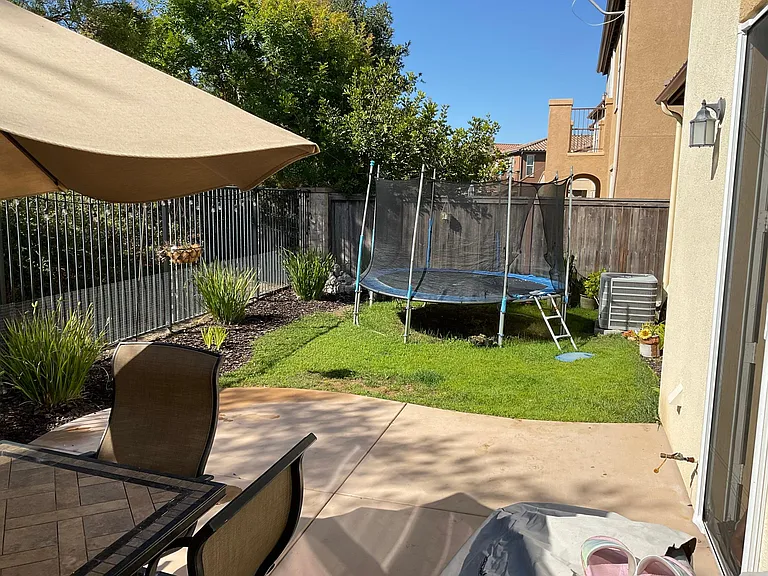 1052 Breakaway Dr — Photo 10