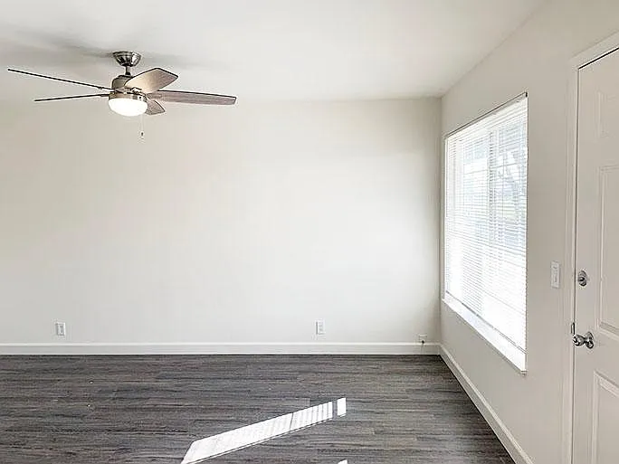 2421 Palmetto Ave #6 — Photo 11