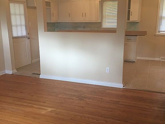 4th image of 161 Providence Ln