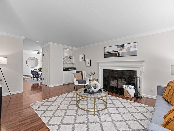 2nd image of 1008 El Camino Real