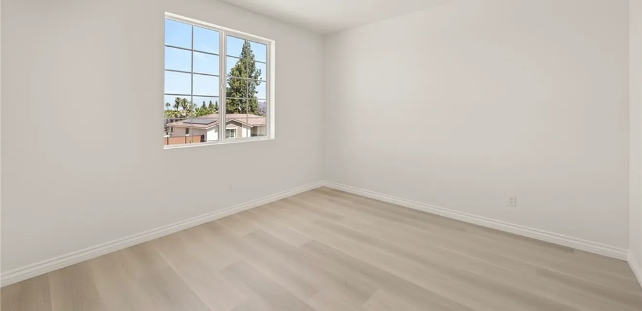 6 bed, 4868 sqft, $850 — Photo 1