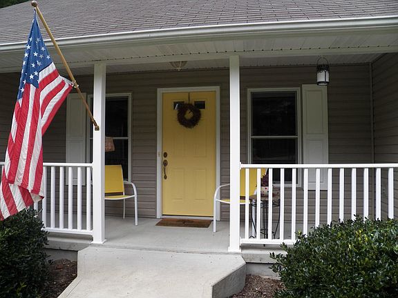 3rd image of 194 Evergreen Pl