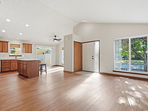 3rd image of 3944 SE 103rd Ave
