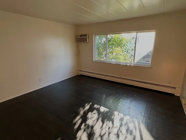 2560 Harrison Ave #15 — Photo 3