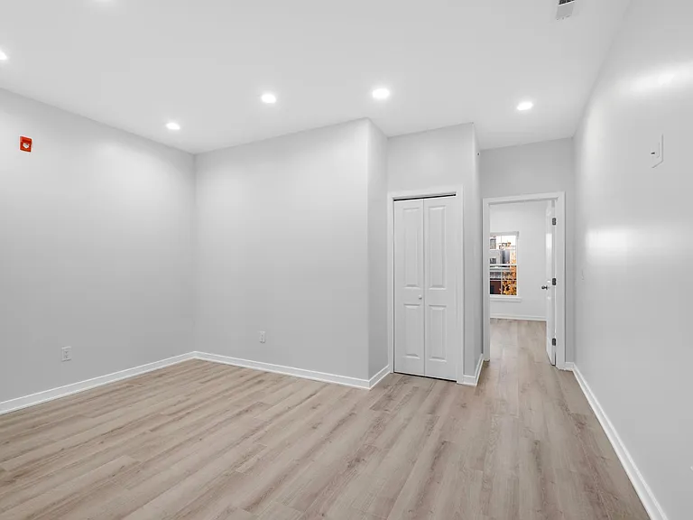 2230 Christian St #3 — Photo 8