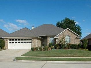 6053 Hillview Dr, Watauga, TX 76148