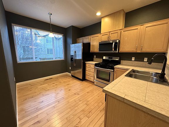4th image of 15305 SW Mallard Dr Suite 102