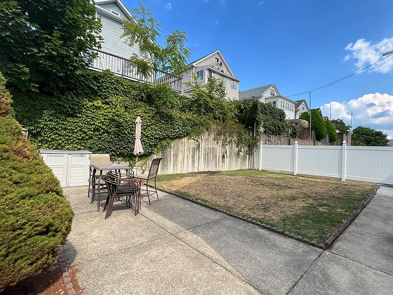 45 Governor Winthrop Rd — Photo 16