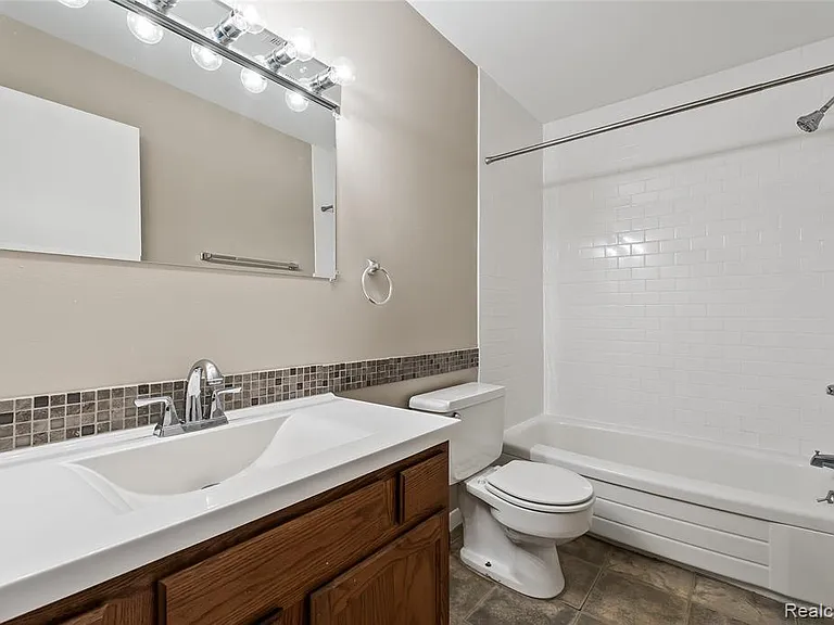 803 Plate St #207 — Photo 15