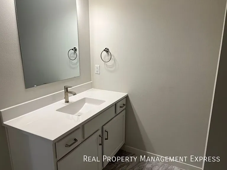 5516 S Huntwood Ave — Photo 13