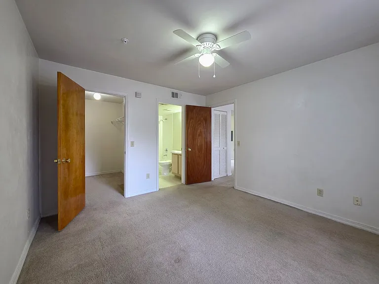2360 SW Archer Rd #912 — Photo 15
