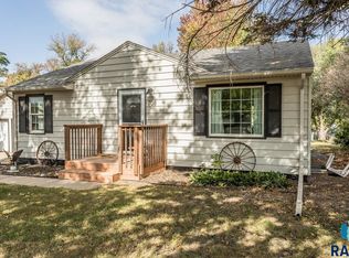 708 Southside St, Valley Springs, SD 57068