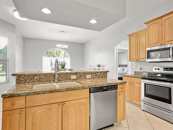 5th image of 2773 SW Dallas St