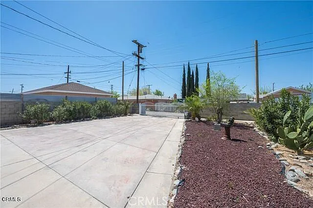 45027 Division St — Photo 11