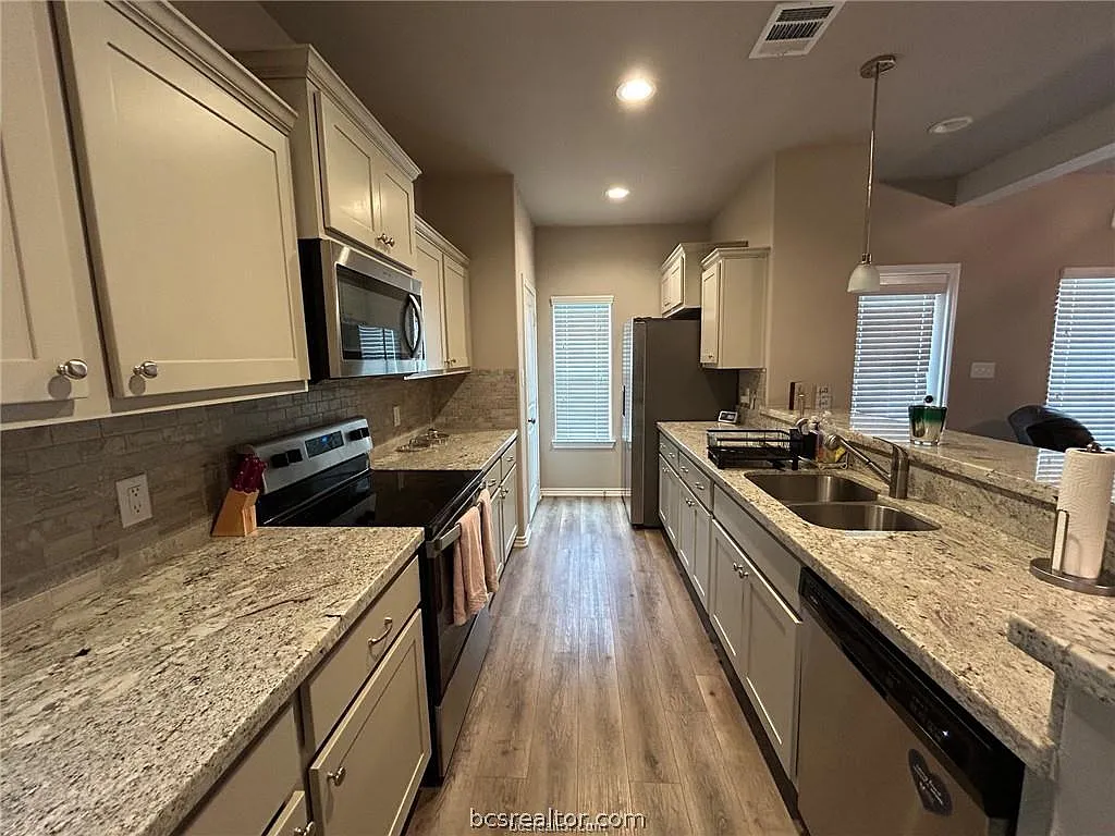 1 bed, 1722 sqft, $575 — Photo 4