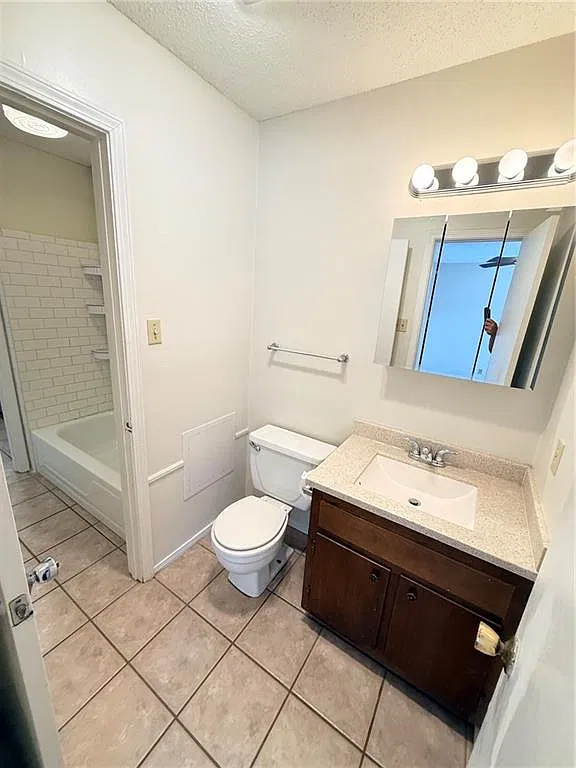 2 bed, 1.5 bath, 1155 sqft, $1,150 — Photo 3