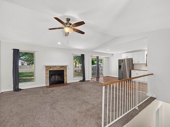 3rd image of 207 E North Point Dr