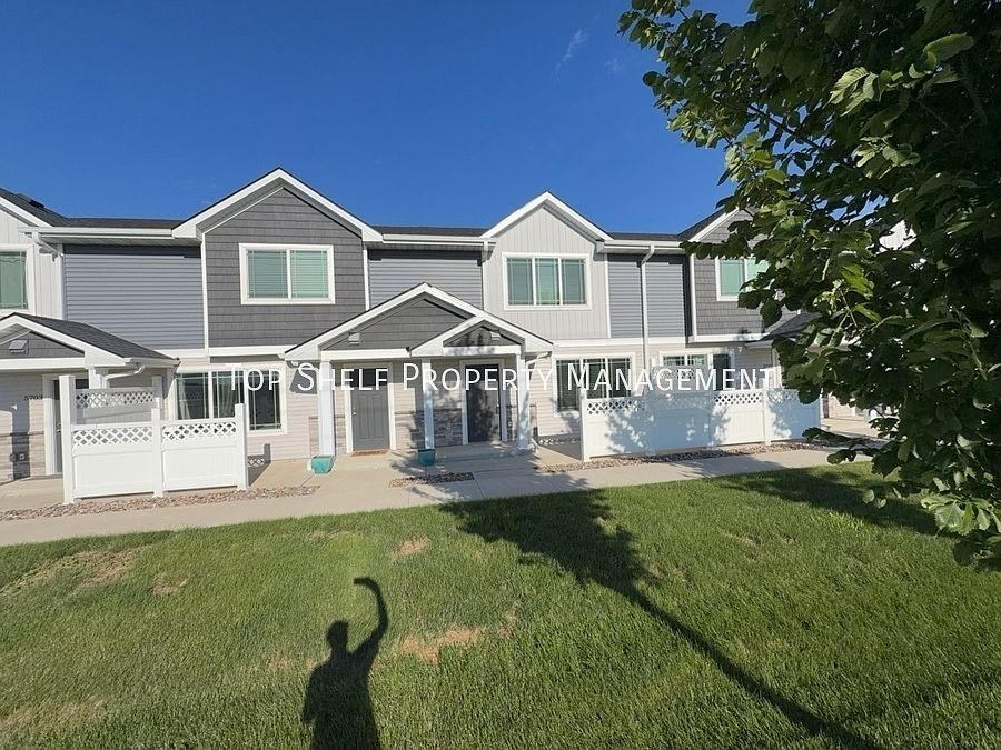 1st image of 5711 NE Lowell Ln