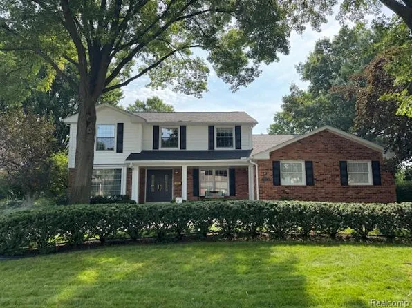 3858 Burkoff Dr, Troy, MI 48084