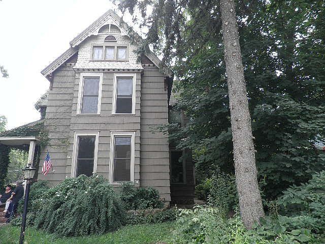2nd image of 119 Pine St E
