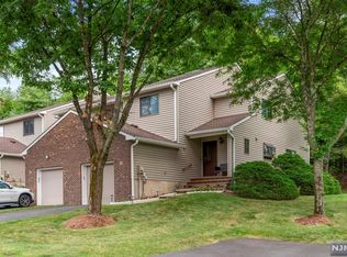 20 Littlewood Ct, Wayne, NJ 07470