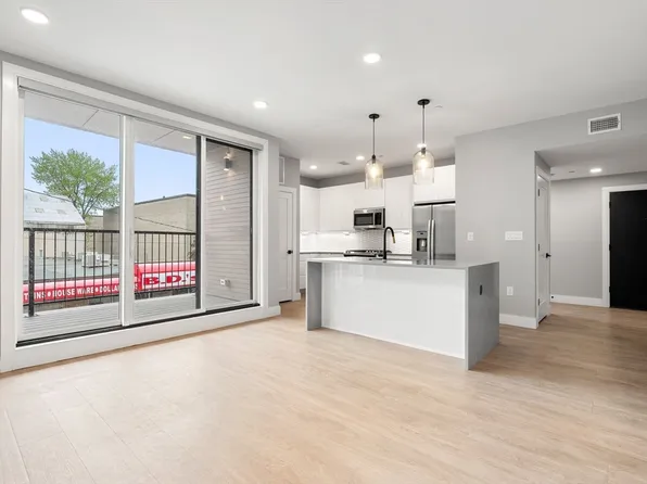 277 Border St #204, Boston, MA 02128