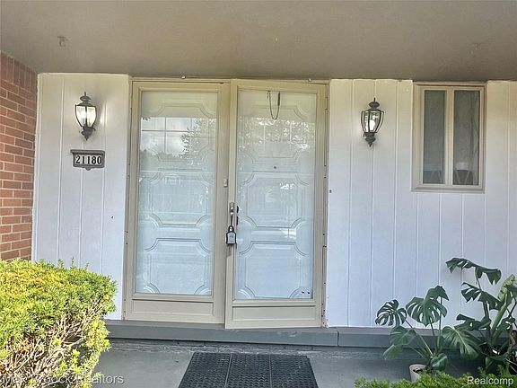4th image of 21180 Glenmorra St
