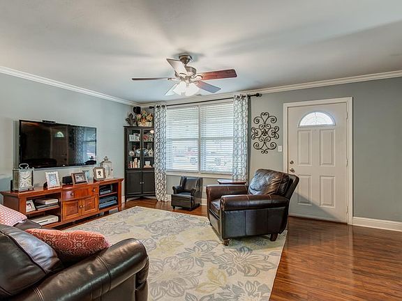 5th image of 2913 Delaware Dr