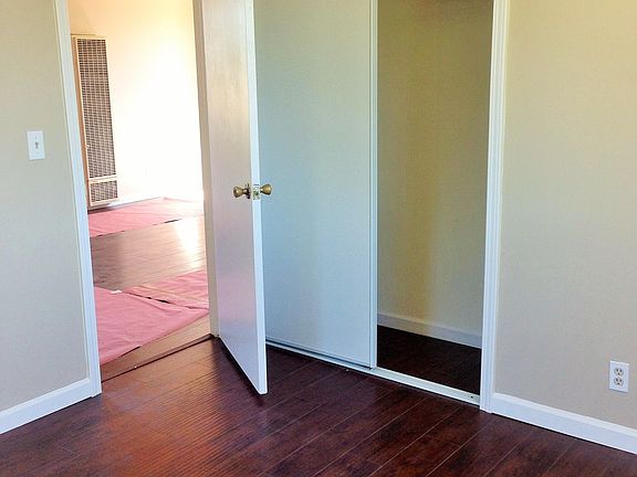 4th image of 9803 Wilmington Ave