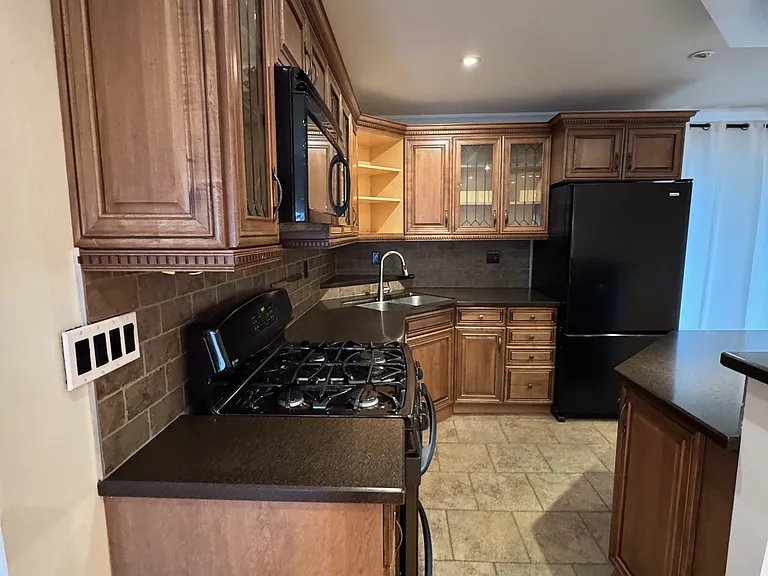 1175 Pinegrove Rd — Photo 5