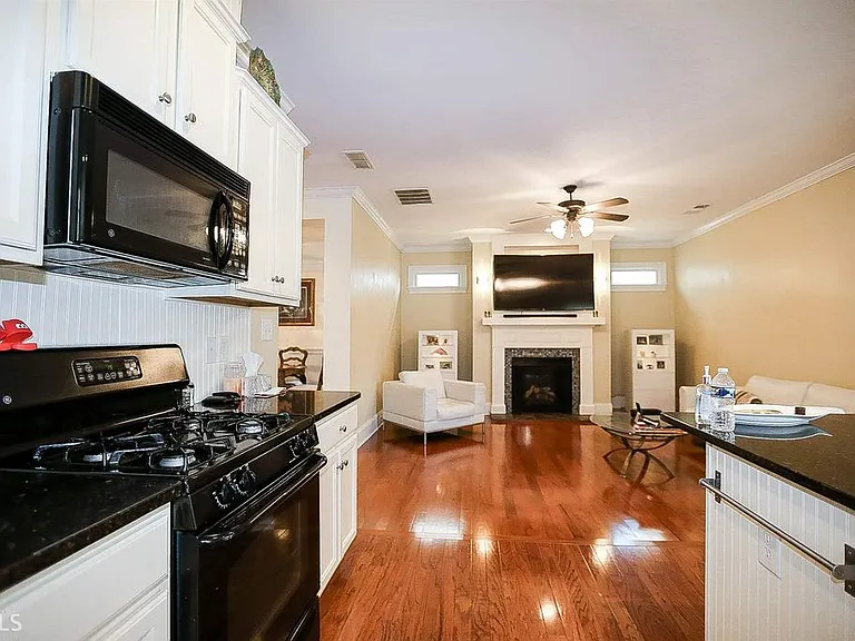 287 Gilliflower Park — Photo 4