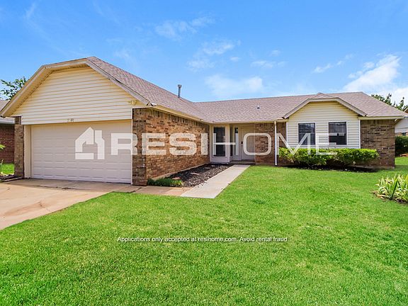 3rd image of 2501 Clover Glen Dr