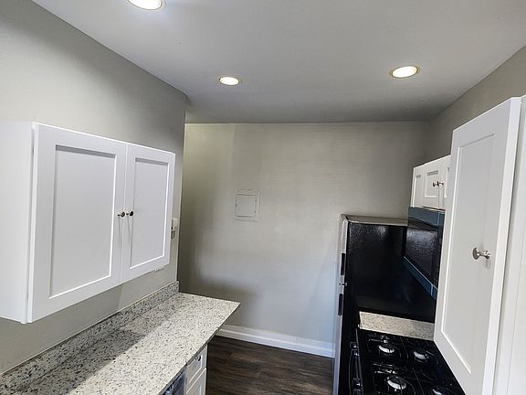 2nd image of 1027 W Mistletoe Ave APT 2