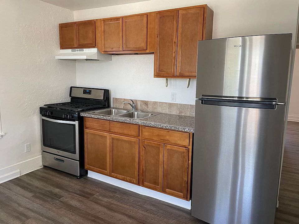 kitchen/dining / sitting area