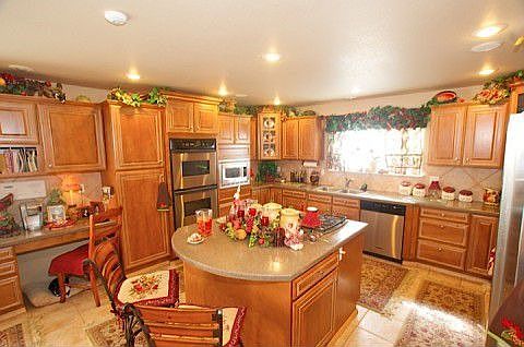 Gourmet Kitchen with Granite counters, Island & Maple cabs