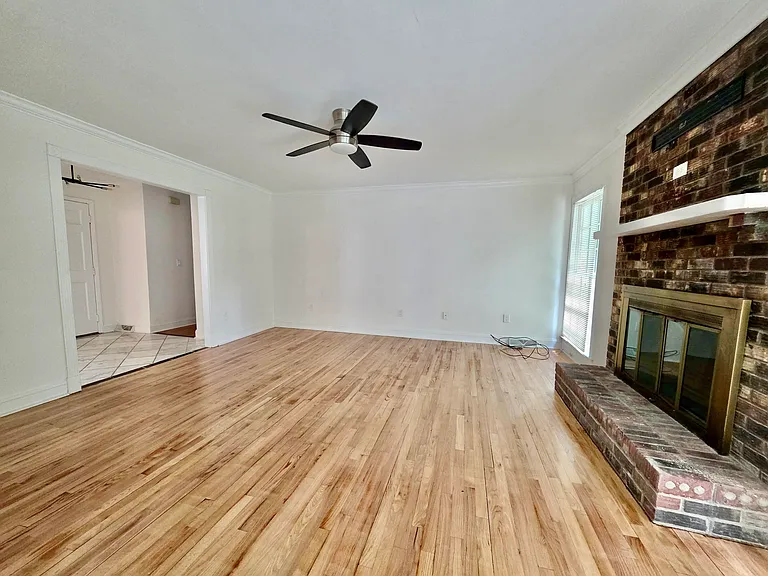 1003 Law Ln — Photo 5