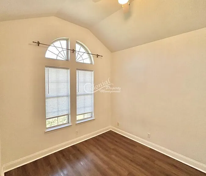 1100 Clairidge Ave — Photo 9
