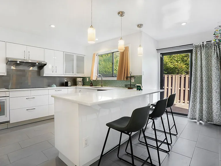 5351 Strathmore Ave — Photo 10
