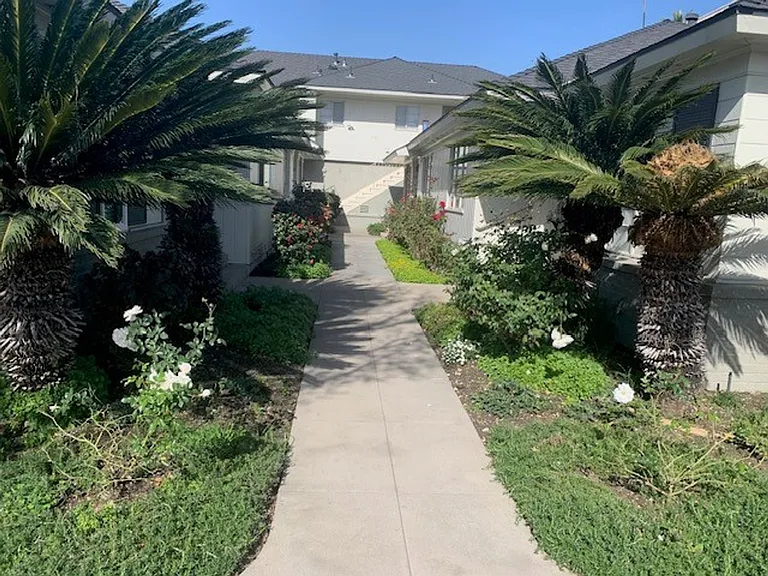 10911 Paramount Blvd — Photo 10