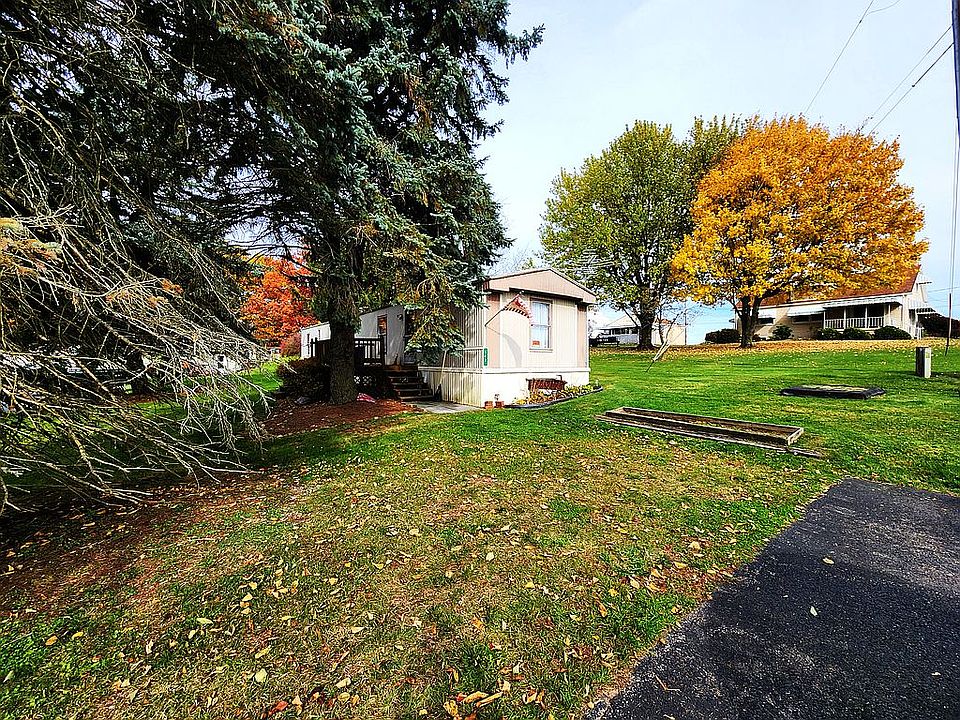 Spacious lot & scenic views