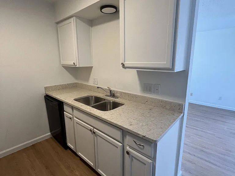 Northwood Apartments — Photo 26