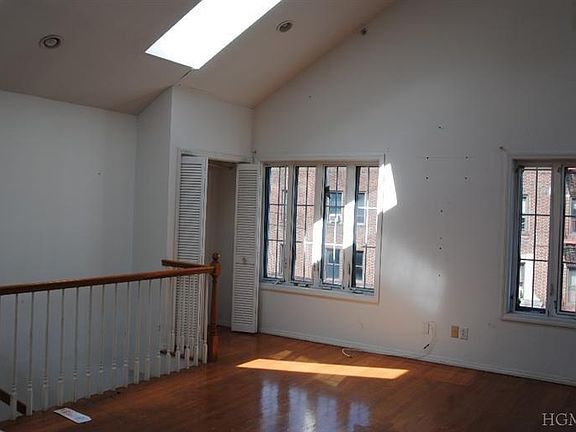 5th image of 142 W Sidney Ave