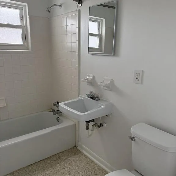 1030 Indian River Ave #4 — Photo 8