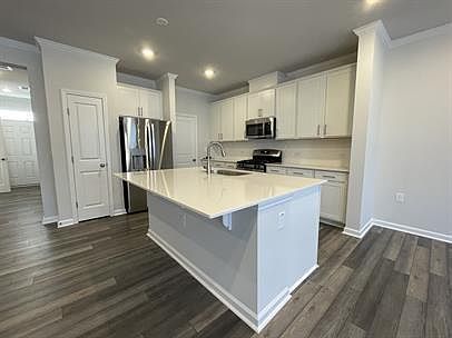 3rd image of 5909 Woodlawn Dr