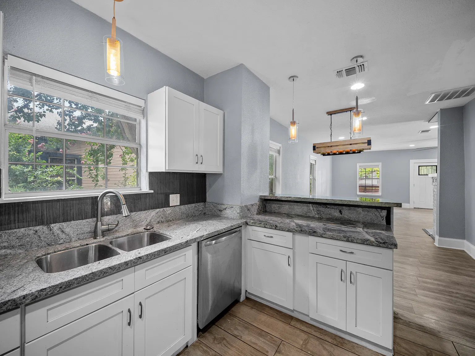 3 bed, 1590 sqft, $1,900 — Photo 4