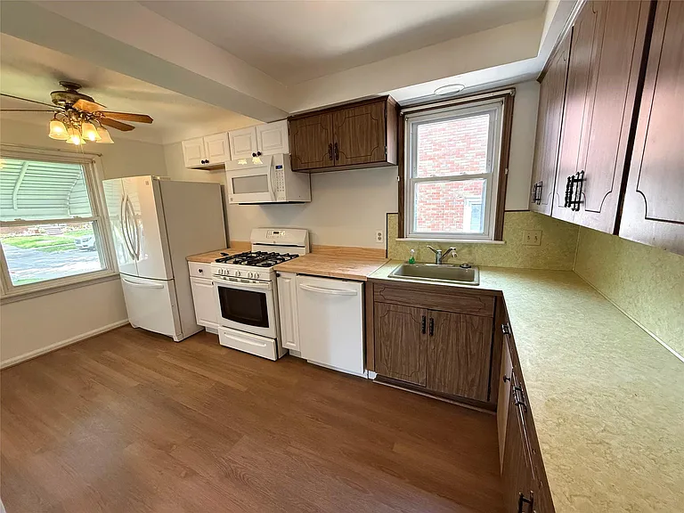 1746 N Denwood St — Photo 5