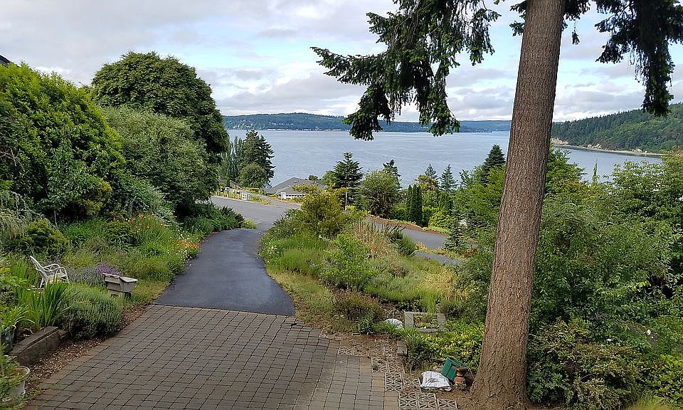 1st image of 347 Moana Dr