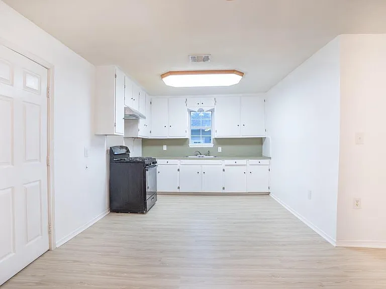 207 Harris St — Photo 10